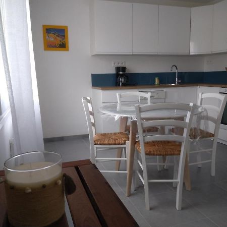 T2 Charmant Avec Terrasse 650M De La Mer 포르니세 외부 사진